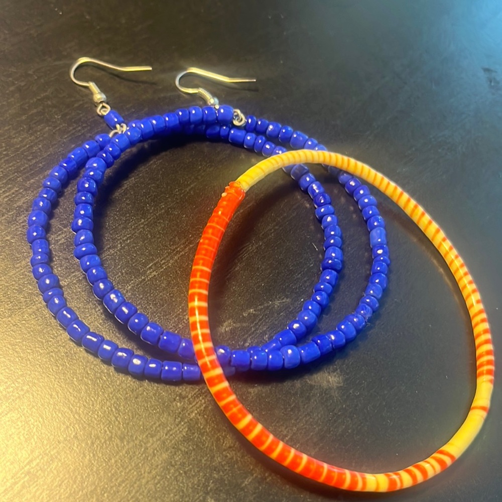 Blue beaded hoops from Peru 🇵🇪 & African bracelet $3